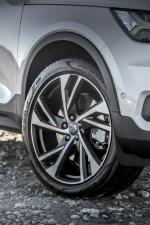 Volvo XC40 T5 Plug-in Hybrid R-Design 2020 года (UK)